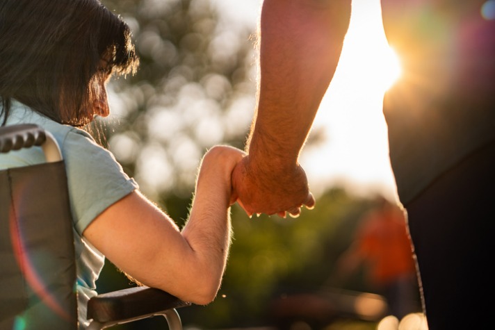 couple-hands-during-sunset