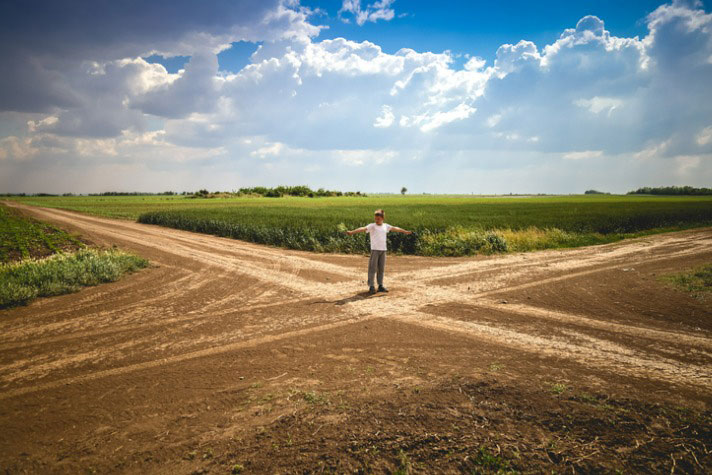 boy-standing-at-crossroad-in-path-picture-career quiz article